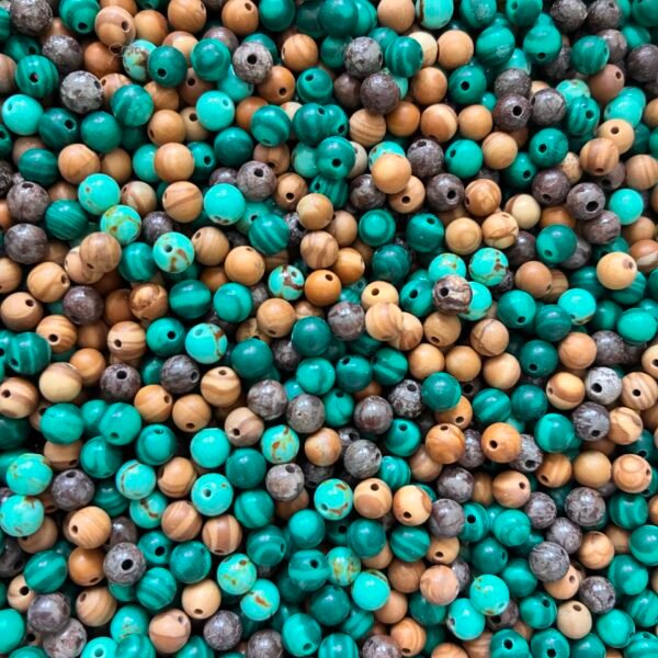 Įvairių pusbrangių akmenų karoliukai 4mm