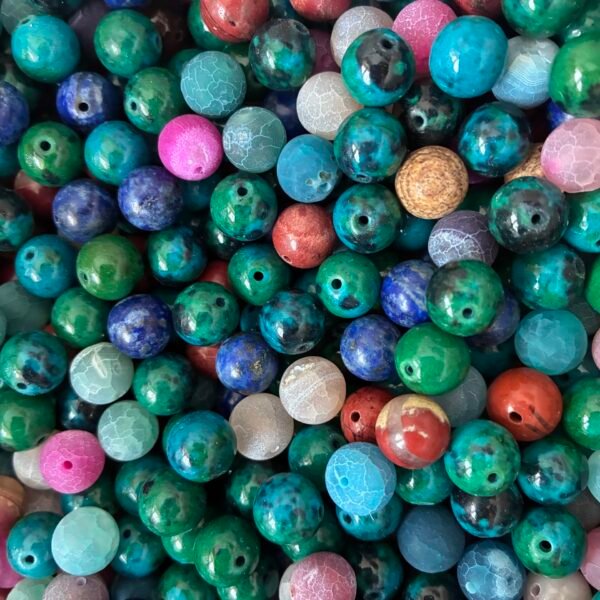 Įvairių pusbrangių akmenų karoliukai 10mm